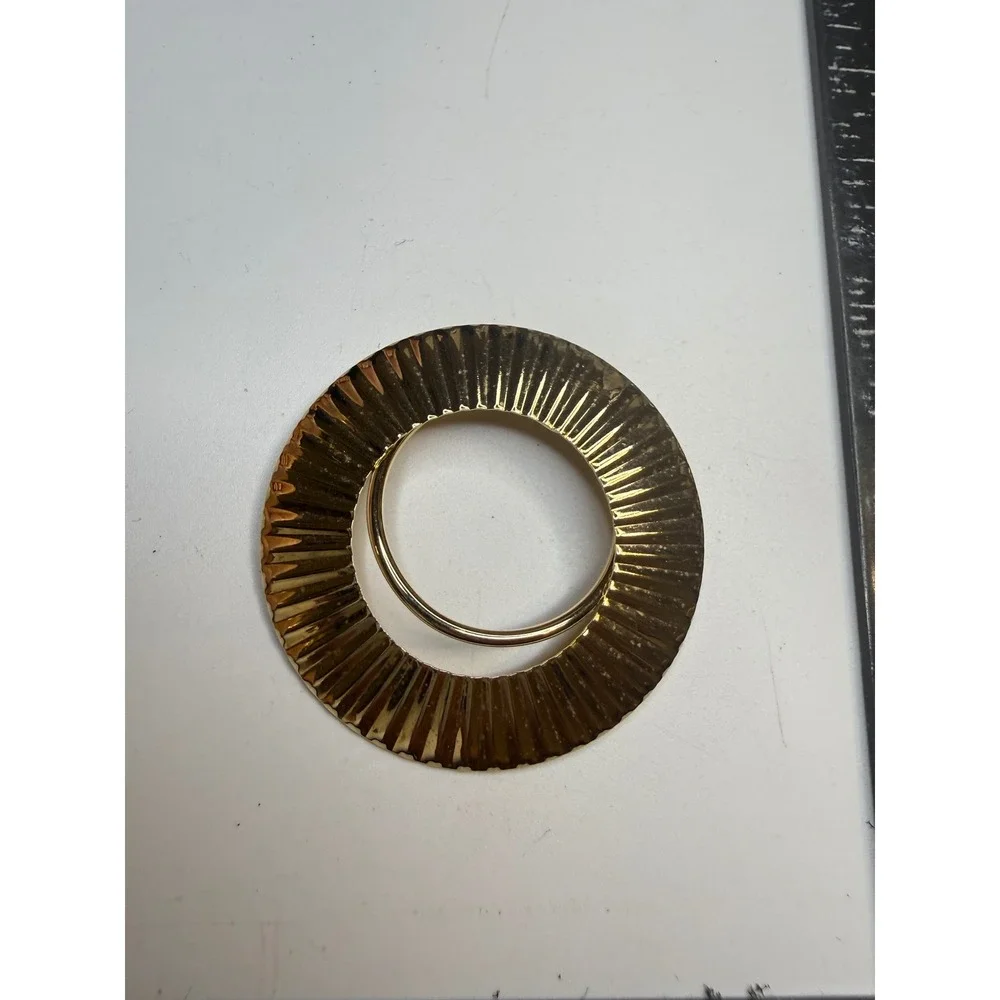 Jeri-Lou Gold Tone Pleated Sunburst Round Scarf Clip Accessory